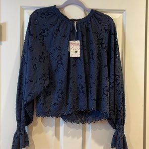 NWT Free People Lace Top w/ keyhole detail on back - oversized Small